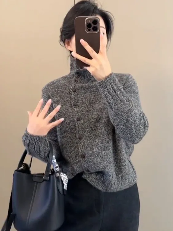 韩系高级感灰色高领毛衣女秋冬穿搭冬季外穿软糯翻领开衫外套