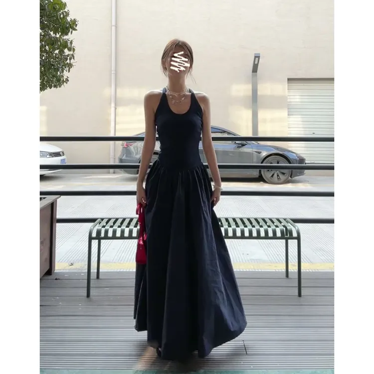 设计感挂脖连衣裙女2025春夏新款法式气质收腰无袖中长款褶皱裙子