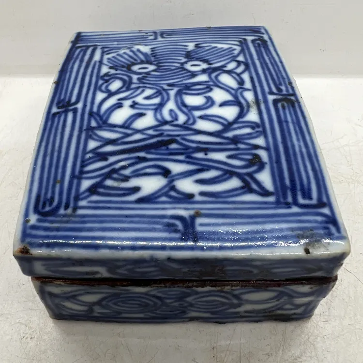 青花龙纹带印泥的印泥盒