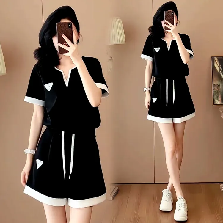 慵懒风休闲减龄套装女2025年夏季新款小v领短袖上衣短裤两件套潮