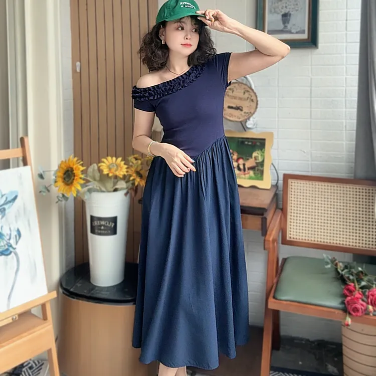 复古港风设计感斜肩连衣裙收腰修身裙子女夏季气质显瘦露肩中长裙