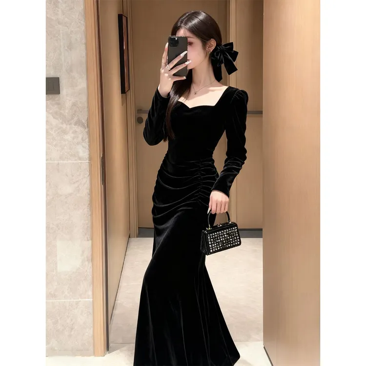 裙子秋冬款长袖收腰显瘦高级感御姐风法式气质长裙黑色丝绒连衣裙