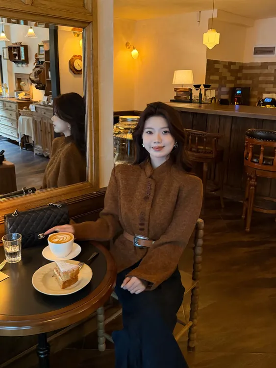 【冬日来信】复古老钱风秋冬毛呢短款外套女收腰显瘦设计感加厚上衣