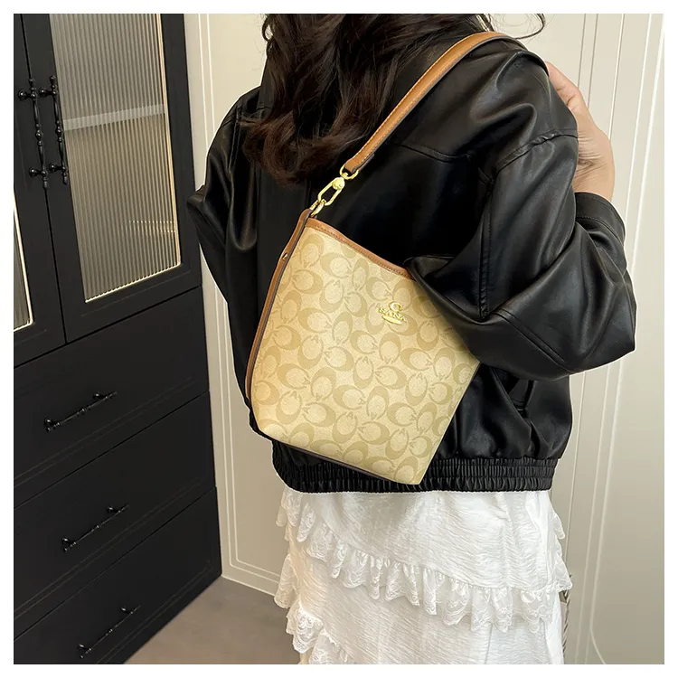 赛安娜新款大容量复古百搭时尚单肩斜挎水桶包包