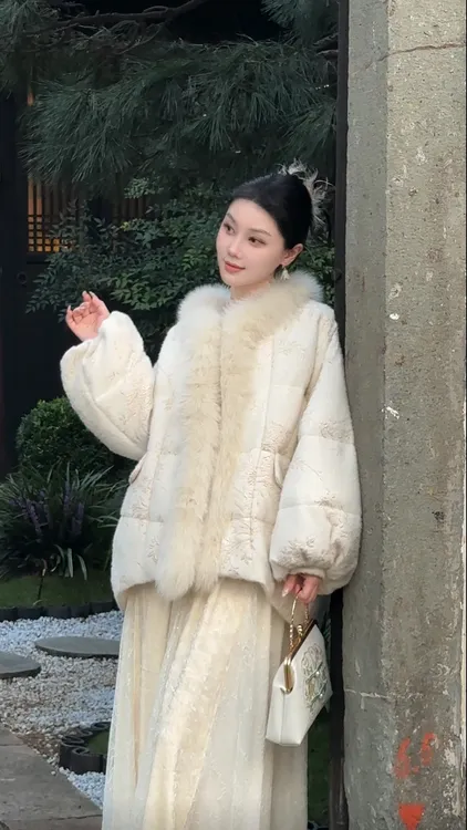 Mill Lin【冬宜雪】国风女2025新国标90芬兰白狐狸毛羽绒服外套