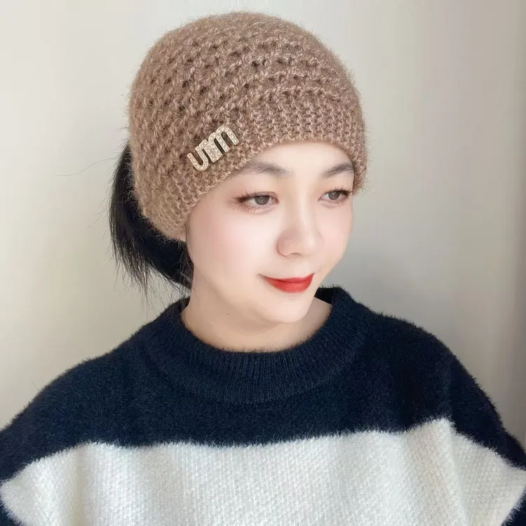 松鼠绒字母标针织帽防寒妈妈帽子围脖新款冬天女士空顶毛线网红