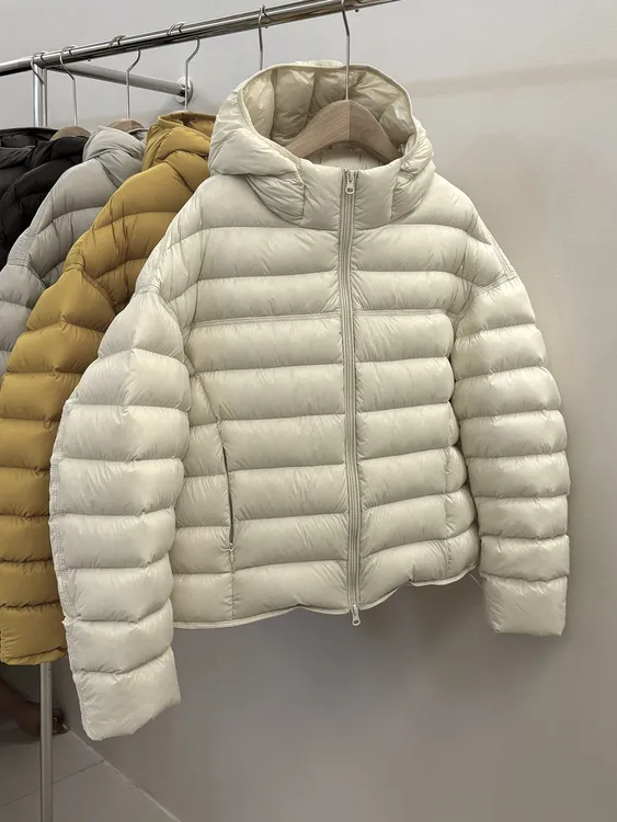 2025冬季新款白鸭绒黄色羽绒服女短款韩版排骨显瘦连帽轻薄外套