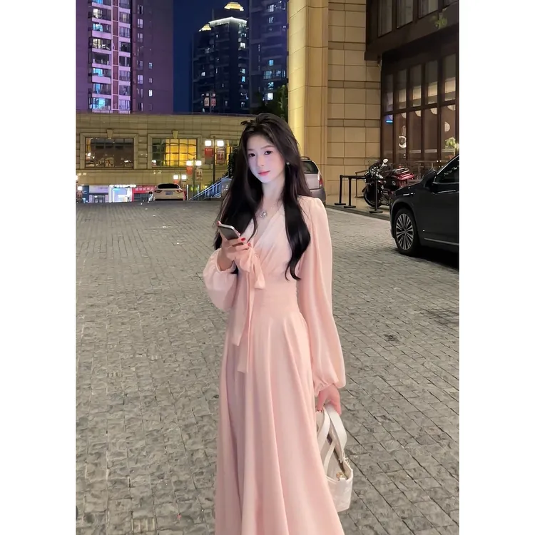 桃喜家古早美人原创飘带收腰显瘦温柔设计感大裙摆长袖连衣裙