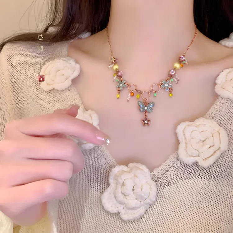 铜合金项链 多巴胺彩色蝴蝶花朵项链女轻奢气质设计感复古锁骨链