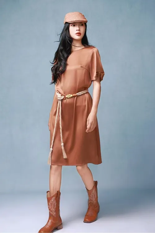 新款连衣裙两色可选气质显瘦轻奢百搭