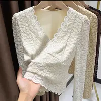 2025法式早春新款内搭勾花镂空加绒蕾丝打底衫女气质显瘦v领上衣