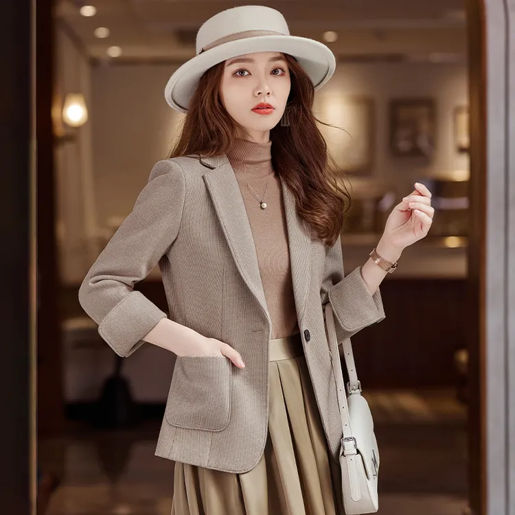 卡其色小西装外套女秋冬小个子毛呢2025新款短款休闲西服上衣春秋