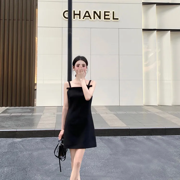 法式简约气质优雅吊带连衣裙收腰显瘦蝴蝶结设计短裙小黑裙性感