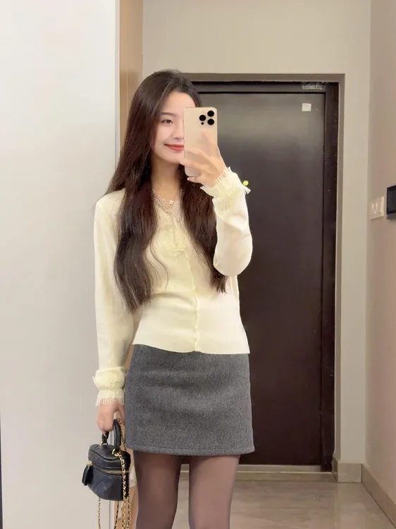 秋冬韩版v领温柔蕾丝拼接设计感内搭上衣女高腰半身裙两件套