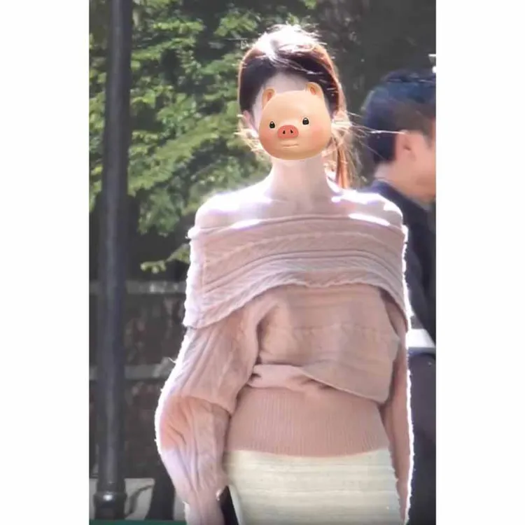 法式一字肩粉色套头麻花毛衣女秋冬加厚宽松慵懒风露肩针织衫上衣