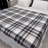 黑白大格135*200绗缝夹棉床盖可铺可盖一片过