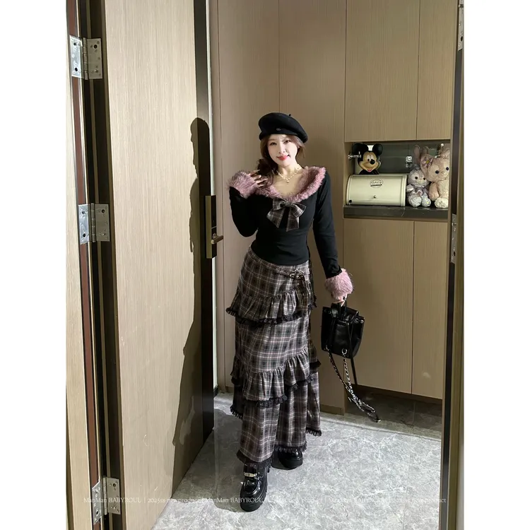 温与柔蔓蔓【莓果丝绒】秋冬复古暗黑风一字领上衣不规则格子套装