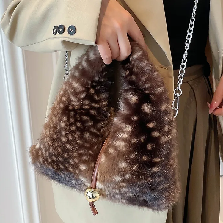 2025秋季新款毛绒绒大容量高颜值简约时尚手提三角包小金球单肩包