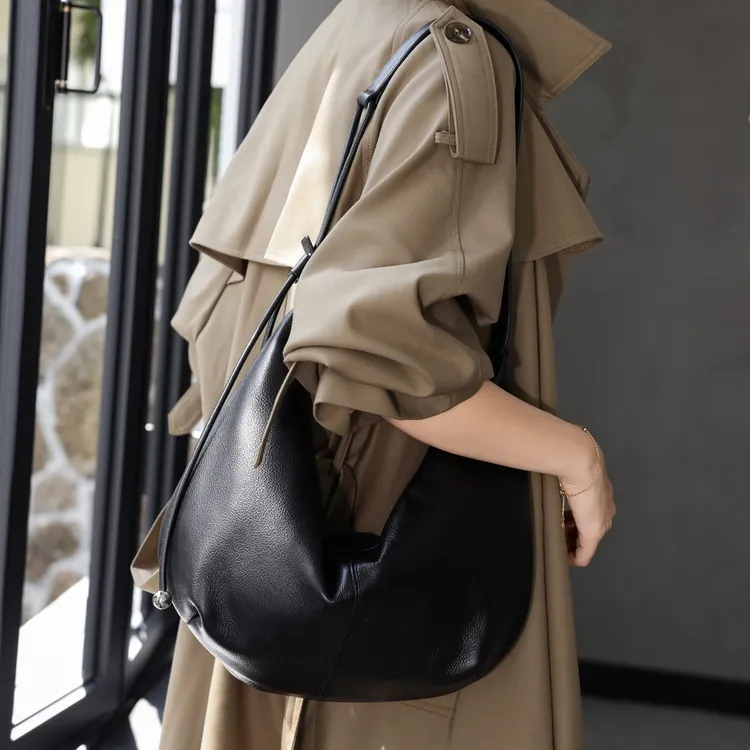 高级感真皮饺子包女2025新款大容量休闲单肩腋下包软皮月牙女士包