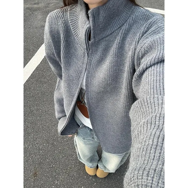 灰色立领开衫毛衣男秋季慵懒高级感ootd穿搭针织夹克潮牌正肩外套