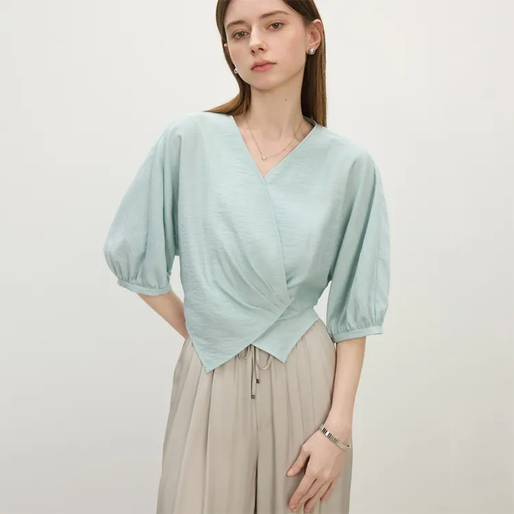 范思蓝恩松弛慵懒感设计感v领五分袖衬衫女夏季新款衬衣25FS12418