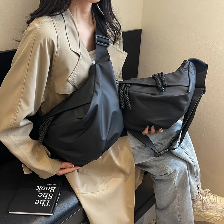 新款防水大容量骑行包男女户外运动休闲潮牌单肩斜跨包百搭简约风