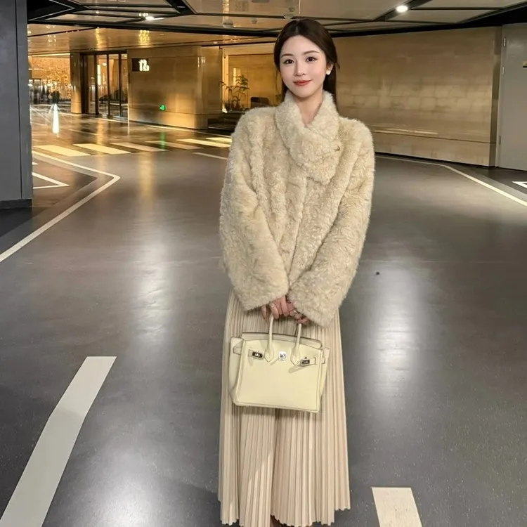 2025冬季新款时尚环保皮草女短款慵懒风皮毛一体围巾领加厚毛外套