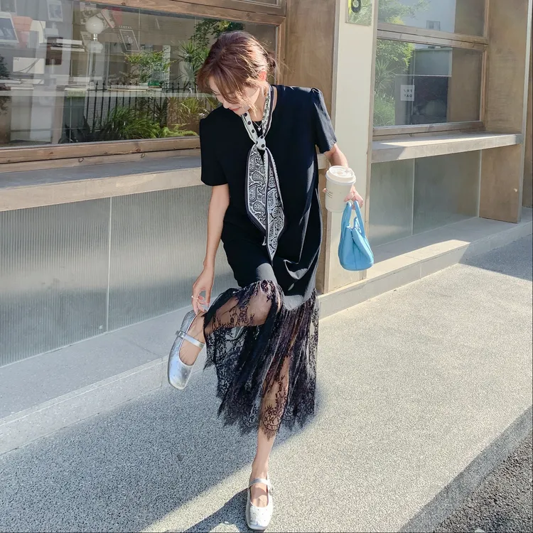 法式高级感蕾丝拼接连衣裙女2025夏新款独特绝美长款T恤裙配丝巾