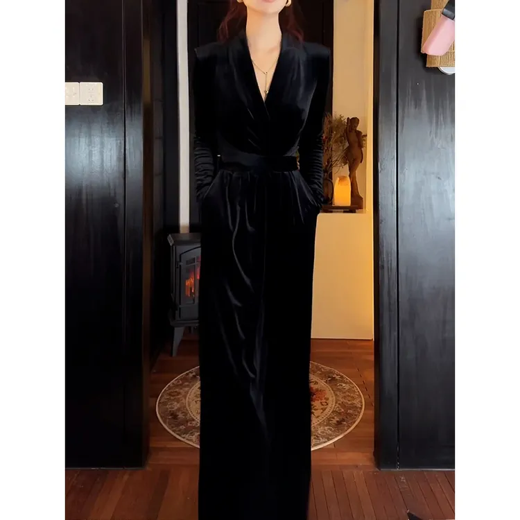 轻奢洋气绑带显瘦v领A字裙2026春季新款名媛优雅气质丝绒连衣裙