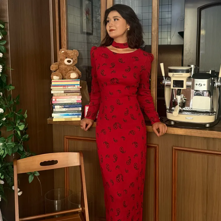 新款圆领腰果花气质显瘦连衣裙