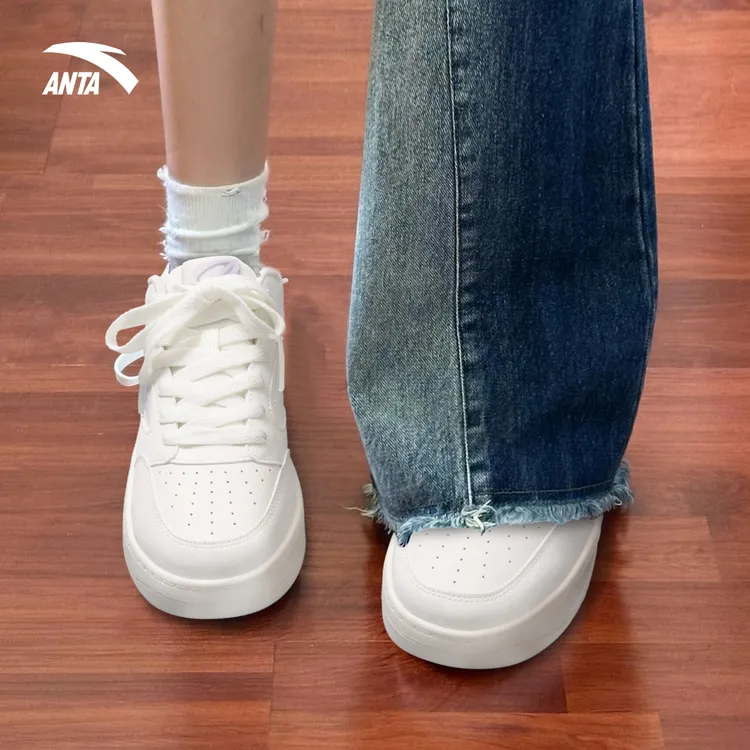 安踏板鞋女鞋低帮小白鞋2025冬季新款官方正品学生厚底休闲鞋子