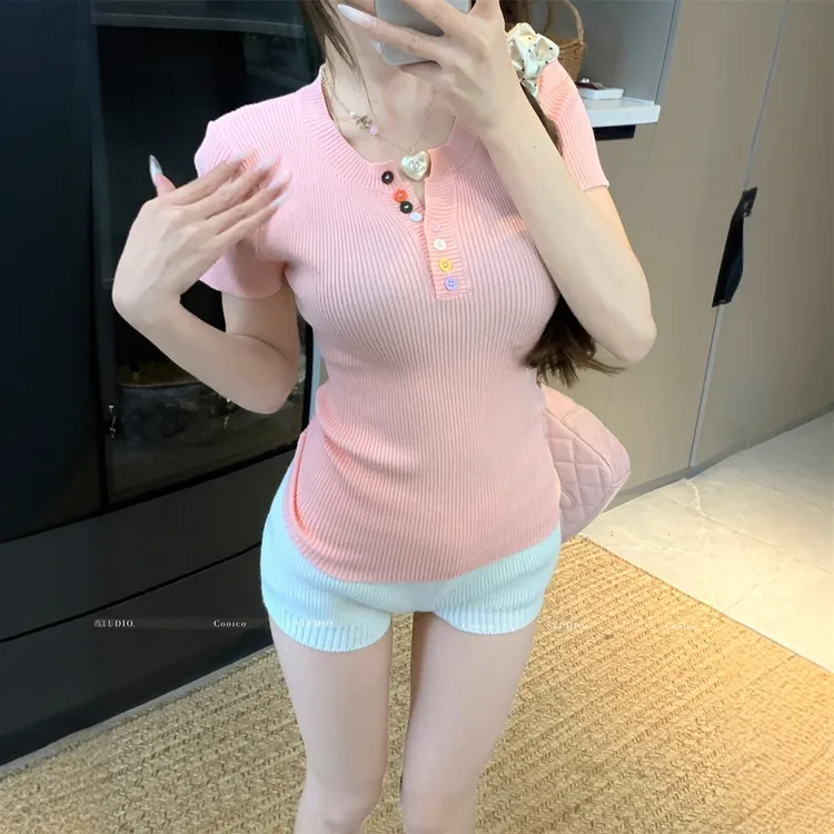 韩系多巴胺穿搭正肩V领短袖上衣夏季纯色减龄针织小衫洋气百搭潮
