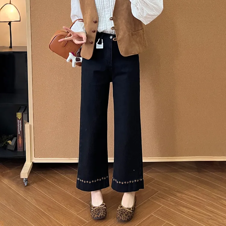 直筒窄版牛仔裤女微胖MM高腰遮跨显瘦大码梨型身材金丝刺绣小黑裤