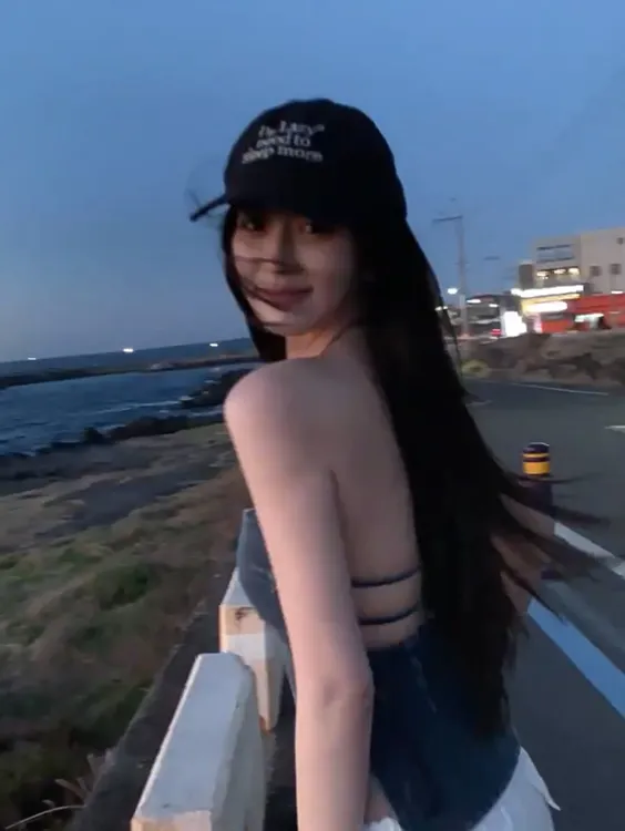 夏季新款纯欲慵懒风女装性感辣妹露背挂脖吊带白色休闲阔腿裤套装