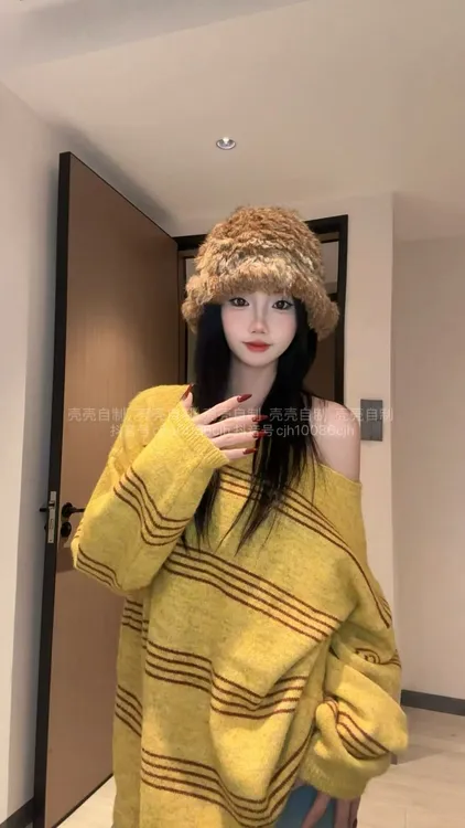 黄色条纹露肩毛衣女冬季法式复古内搭宽松慵懒保暖撞色针织上衣