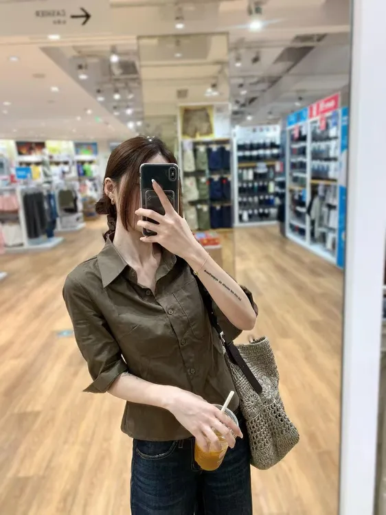 2025夏季新款美式复古气质长袖POLO领衬衣军绿色收腰修身短款衬衫