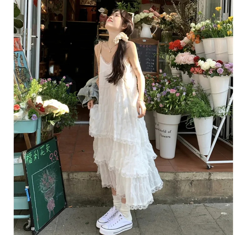 夏季白色吊带连衣裙女甜美长裙海边度假沙滩裙气显瘦蕾丝蛋糕裙