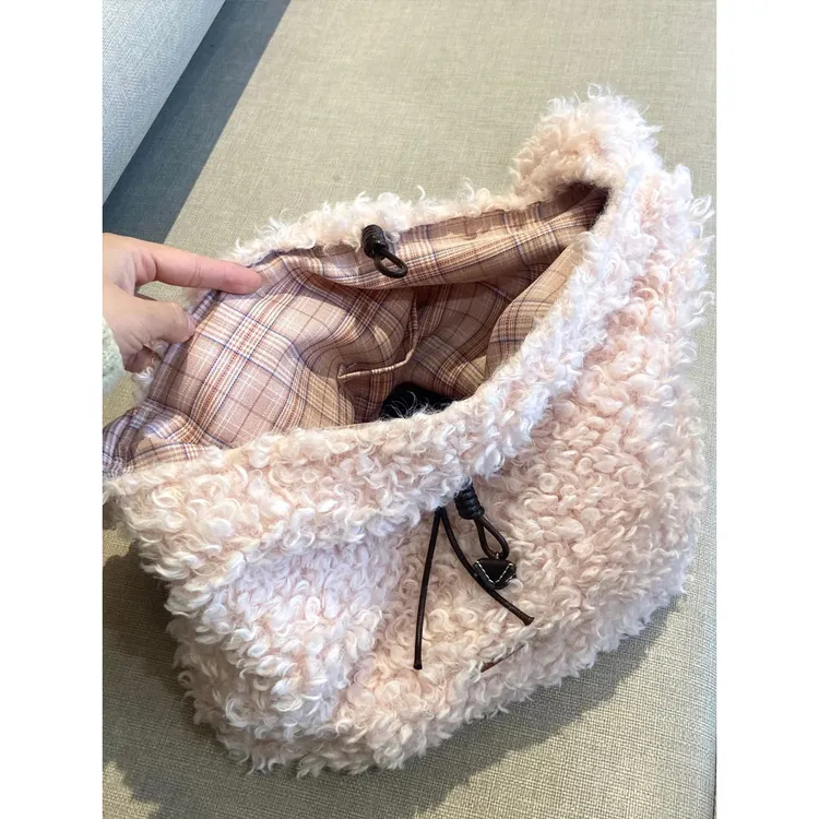 采晨自制粉色少女心格子帆布拼接羊羔毛绒包2025单肩斜挎托特包潮