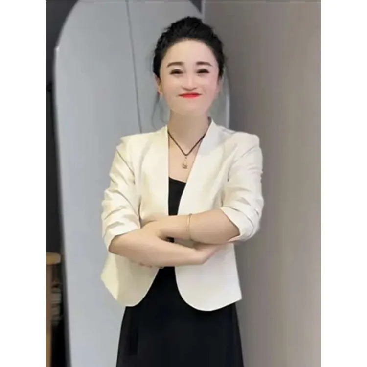 2025春夏新款气质缎面宽松显瘦领纯色百搭一粒扣短款西服外套女