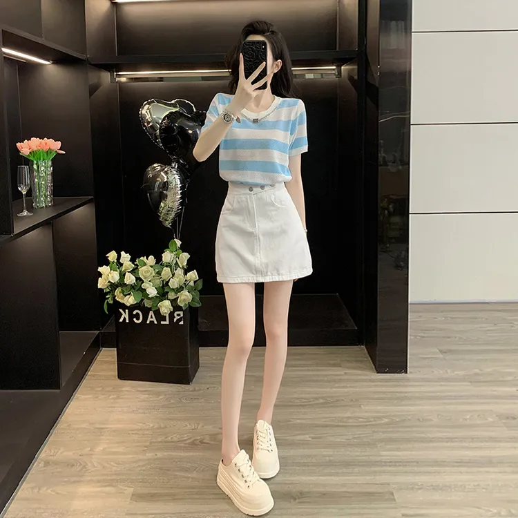 今年流行的时尚休闲套装裙女夏季洋气蓝白条纹短袖针织短裙两件套