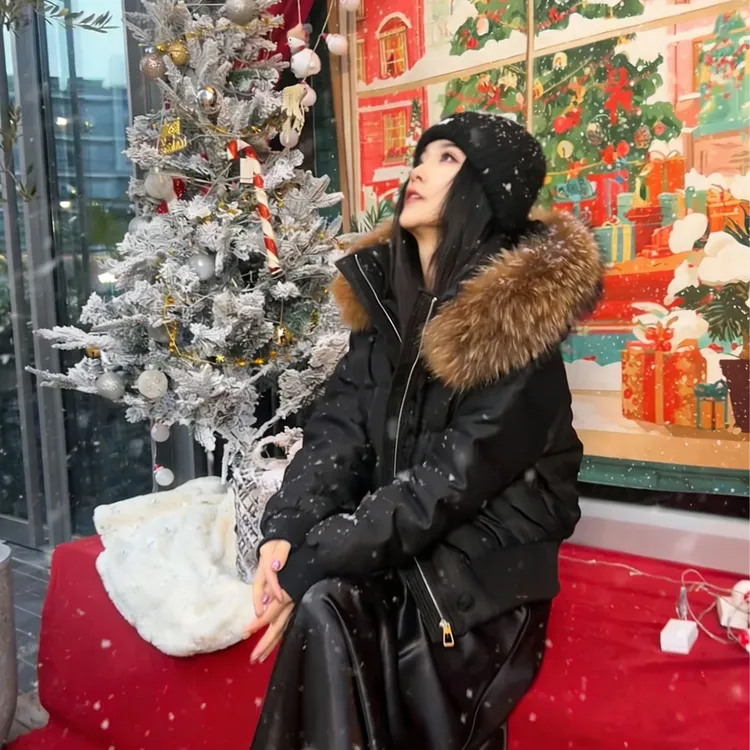 LA.Sheila“柏林女神”三七分比例大毛领羽绒服254-YRF/1210-5221