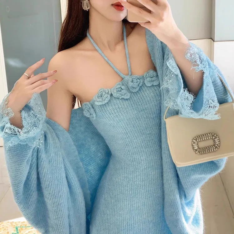 早秋韩版百搭显瘦挂脖吊带裙与蕾丝针织开衫套装