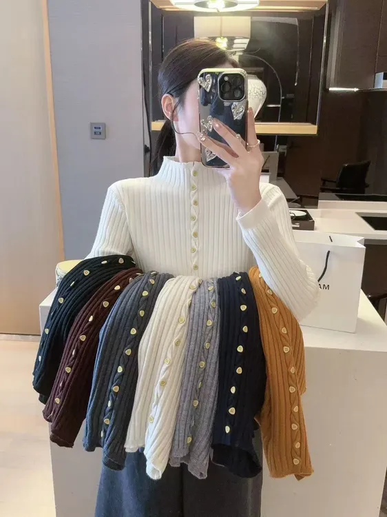 彩色钮纽扣打底毛衫