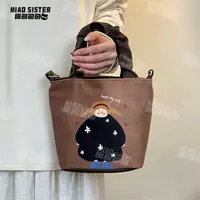 马尾女孩秋冬新款可爱褶皱手拎款水桶包可斜挎可单肩学生妈咪包包