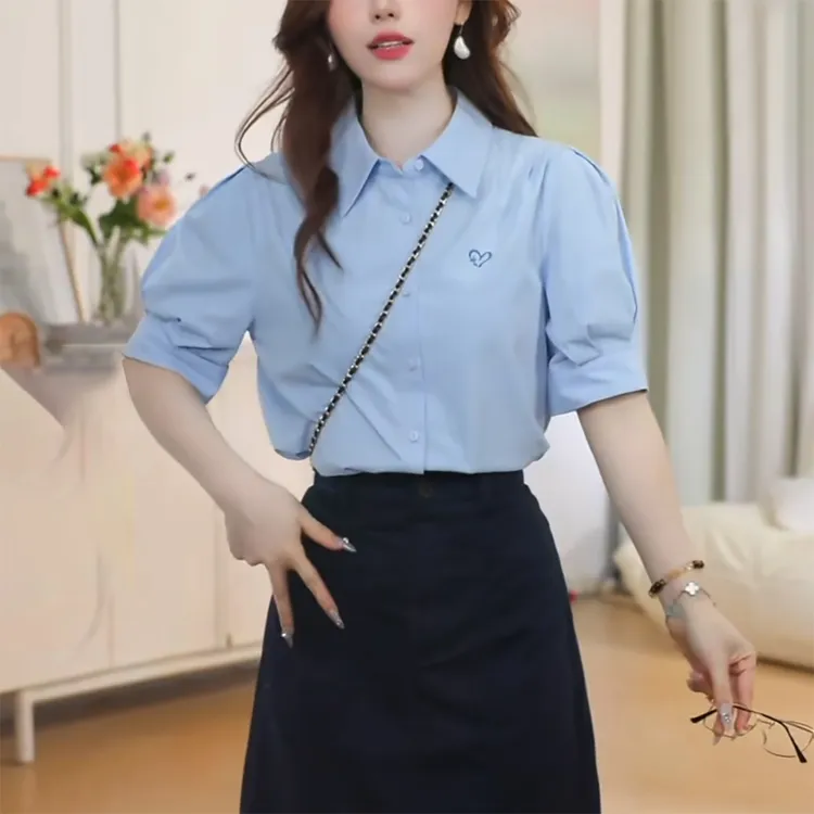 蓝色刺绣休闲短袖衬衫女2025夏季新款时尚洋气减龄职业设计感上衣