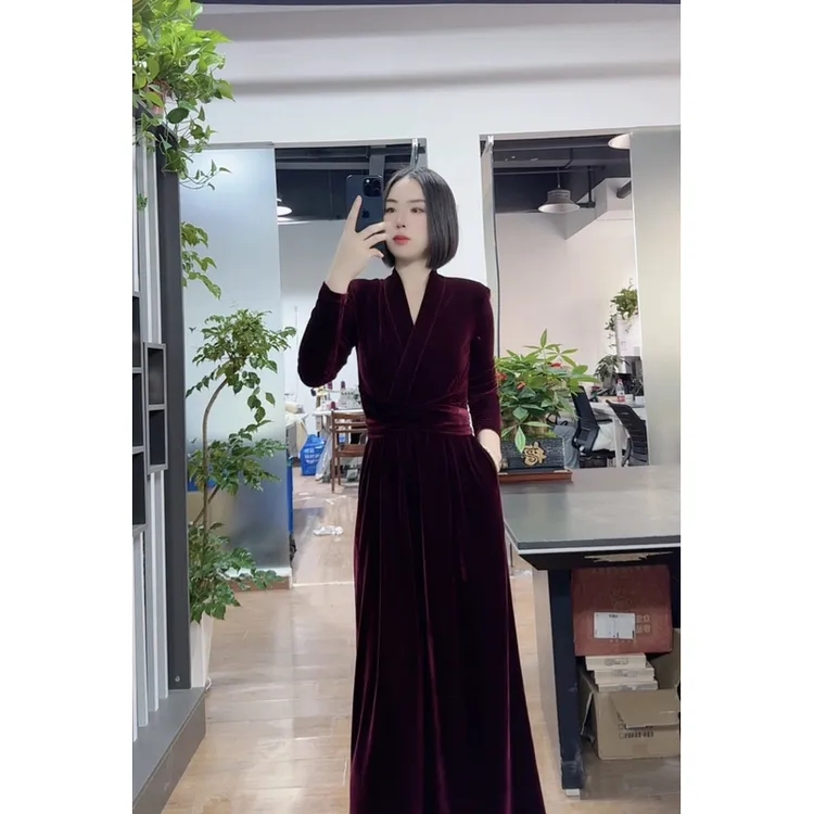 25301-酒红色系带丝绒气质修身高腰长袖直角肩交叠V领连衣裙