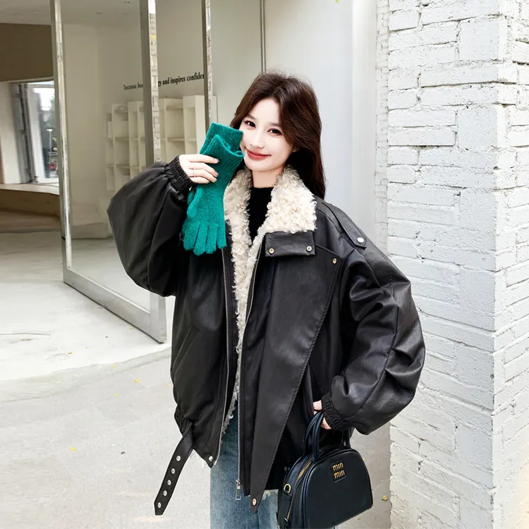 复古港风百搭皮衣羽绒服2025冬季新款羊羔毛翻领工装风机车派克服