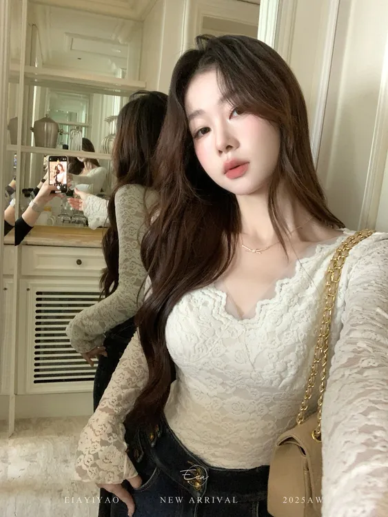 EIA一尧【迷人精】纯欲气质V领长袖上衣蕾丝修身打底长袖显瘦百搭女