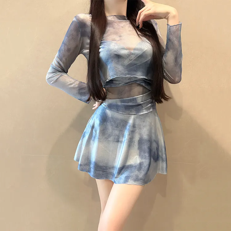 泳衣女款裙式连体两件套长袖防晒时尚扎染遮肉显瘦钢托聚拢度假风