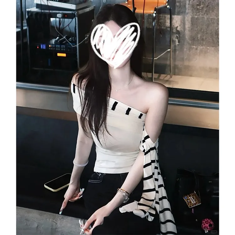 性感辣妹条纹系带斜领露短袖t恤女夏季新款修身显瘦设计感小上衣